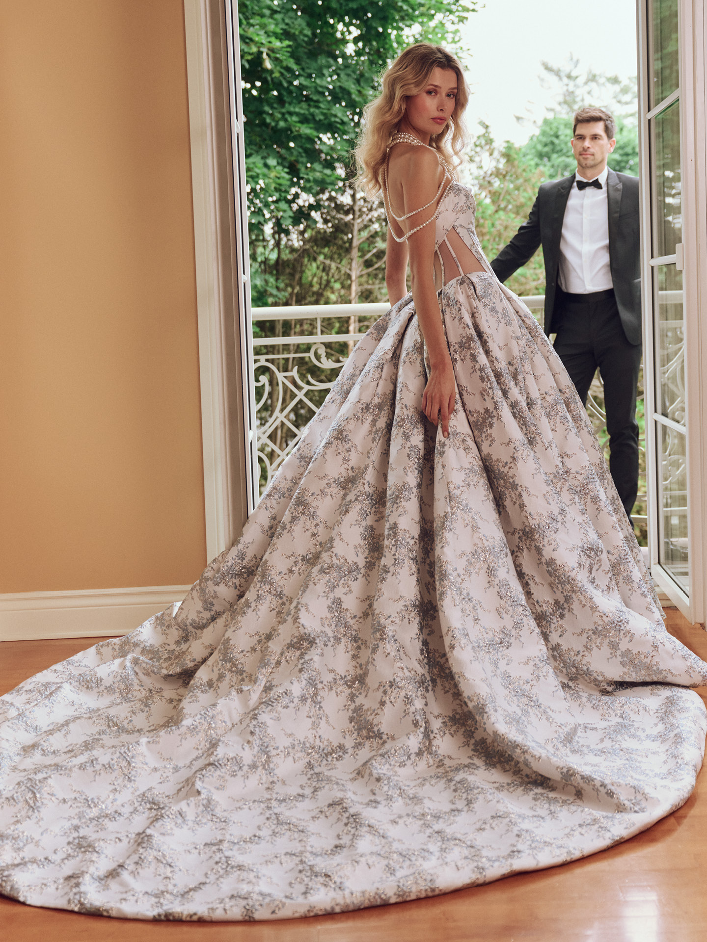 Win a FREE wedding dress on Oct 23 - no gimmicks.